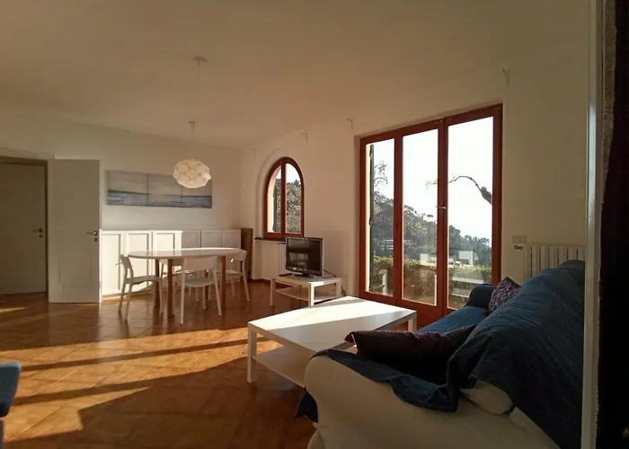 Rosa Con Splendida Vista Mare *